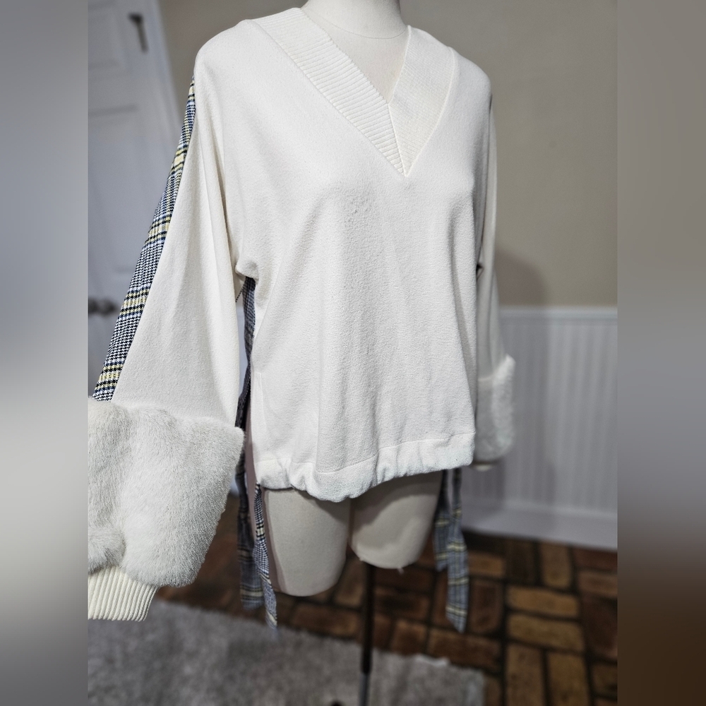 Faux Fur Sleeved Sweater, White Front, Houndstooth in Back, Oversized, Sz S/M